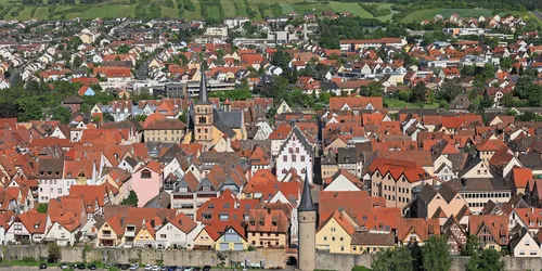 Blick von der Burgruine Karlsburg auf den Main, Foto: Uwe Miethe, Lizenz: DB
